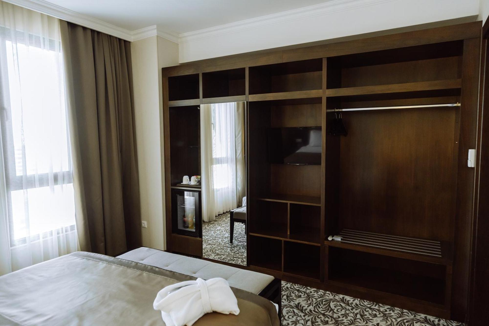 Holiday Inn Aktau By Ihg Exterior photo