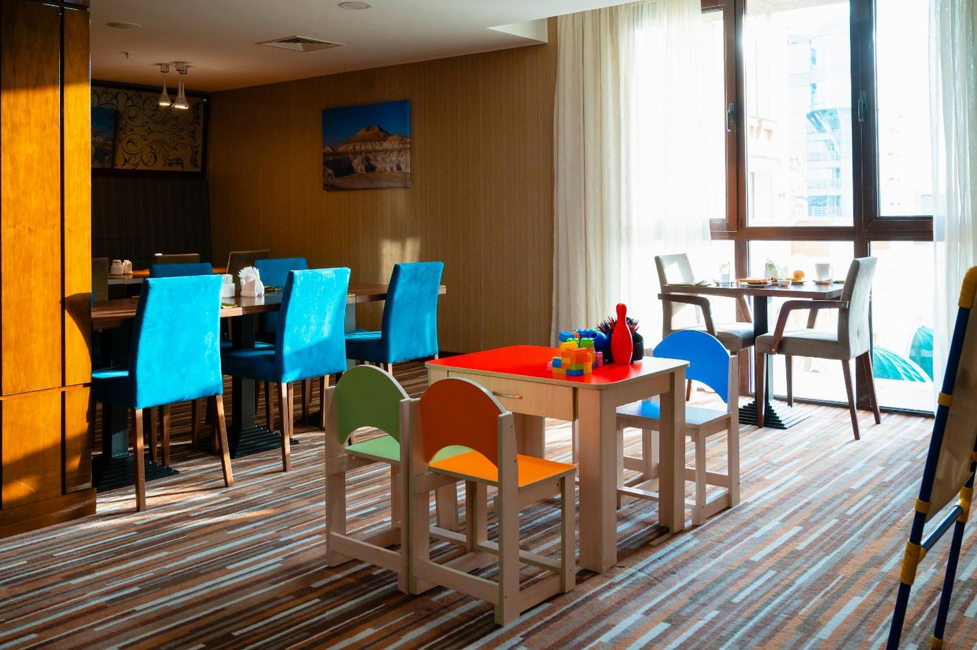 Holiday Inn Aktau By Ihg Exterior photo